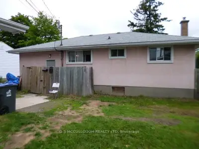 Detached in Thunder Bay
