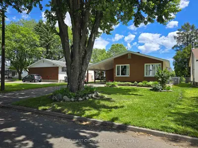 Detached in Thunder Bay
