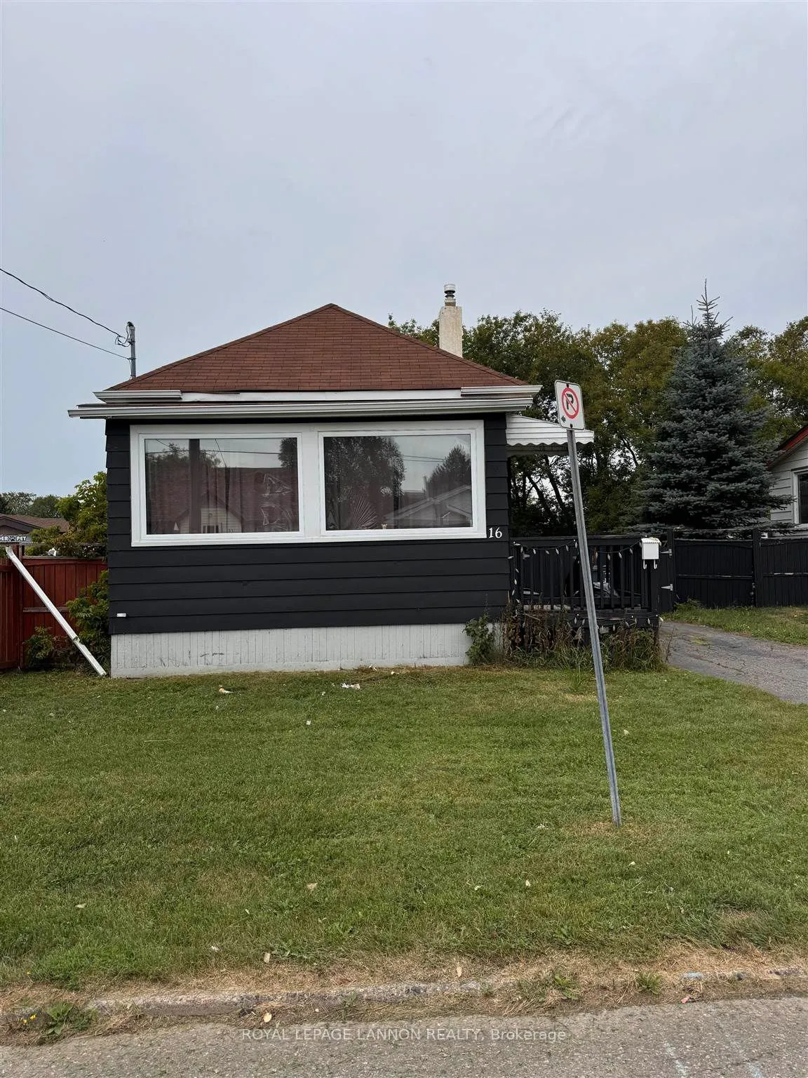 Detached in Thunder Bay