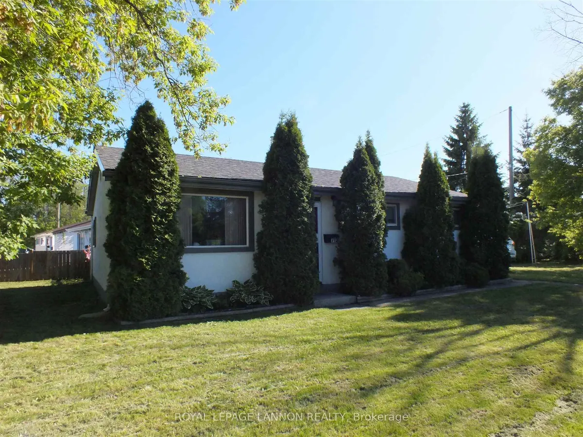 Detached in Thunder Bay