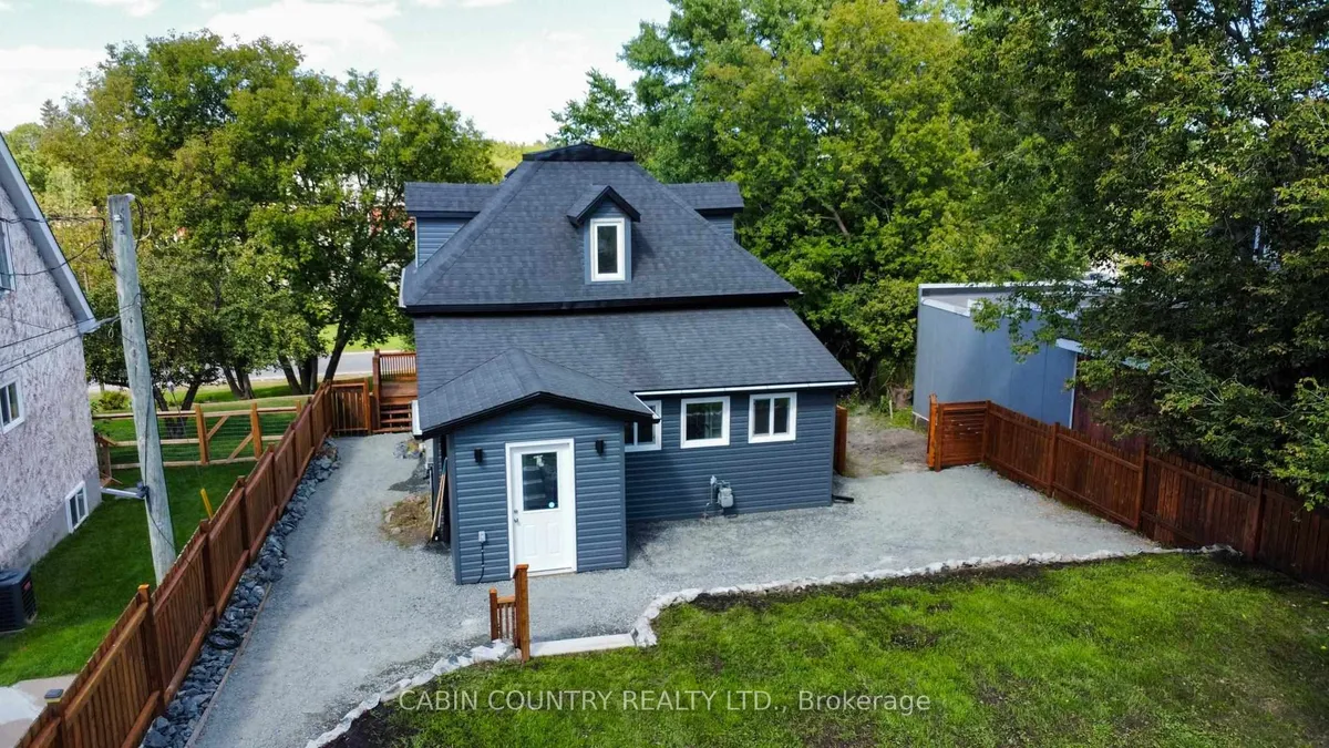 Detached in Kenora