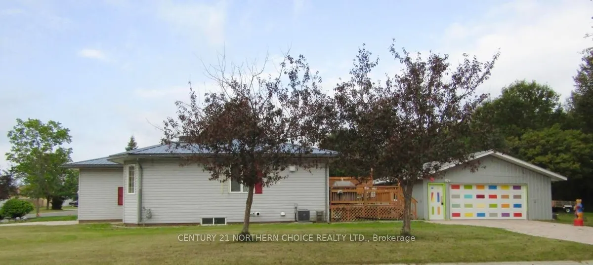 Detached in Fort Frances
