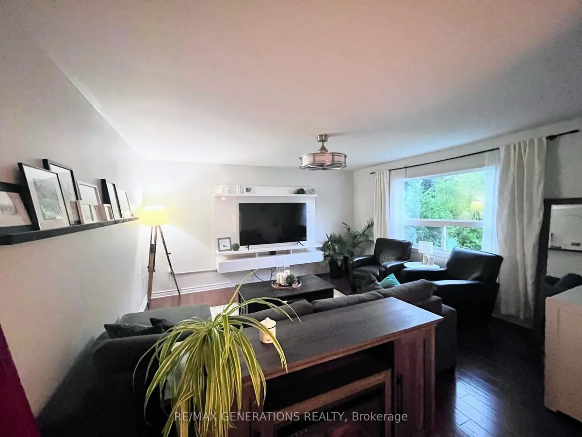 Detached in Manitouwadge