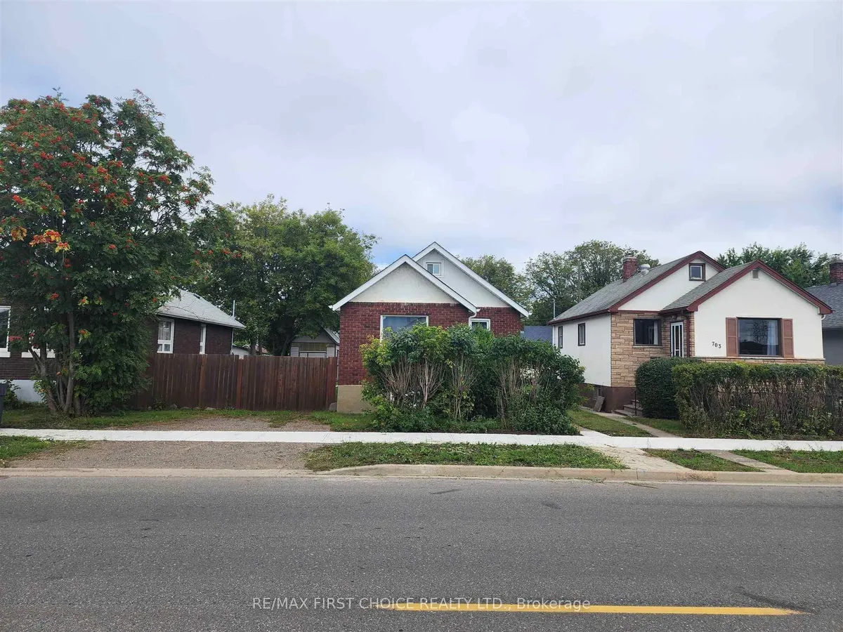 Detached in Thunder Bay