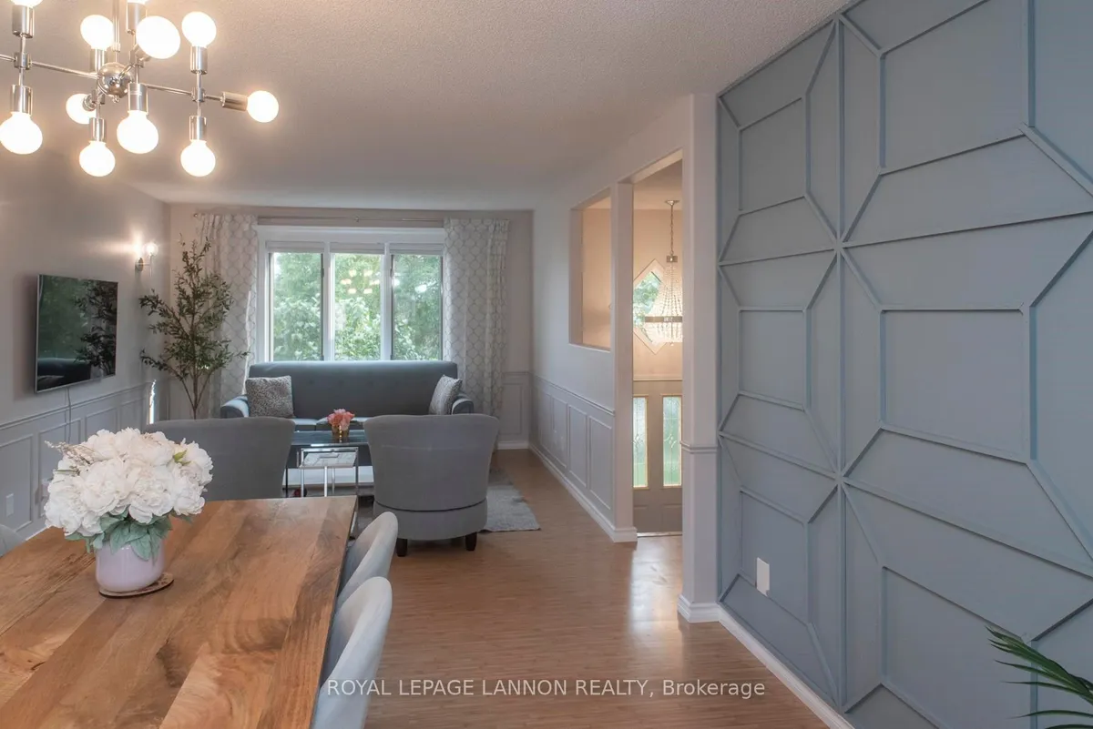 Detached in Thunder Bay