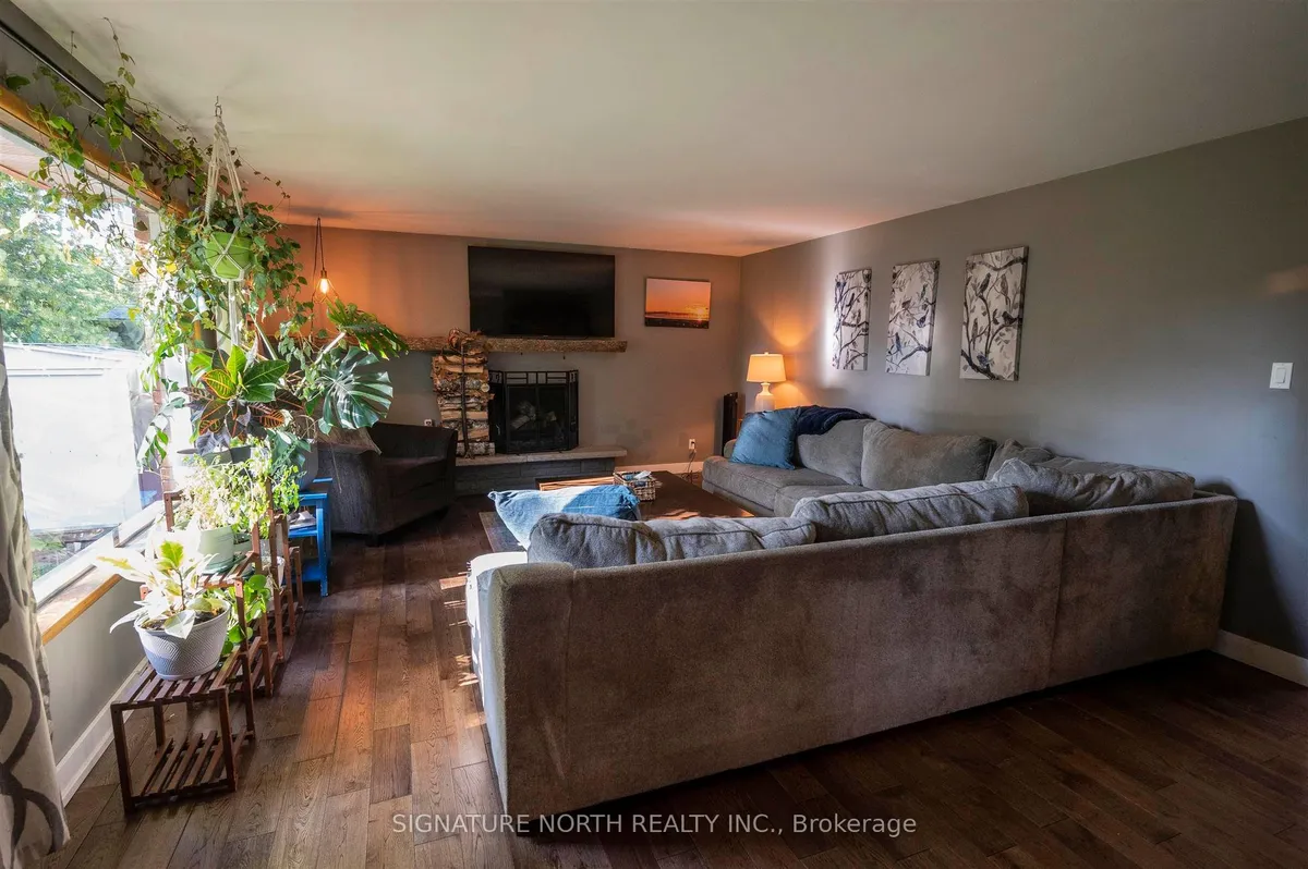 Detached in Thunder Bay