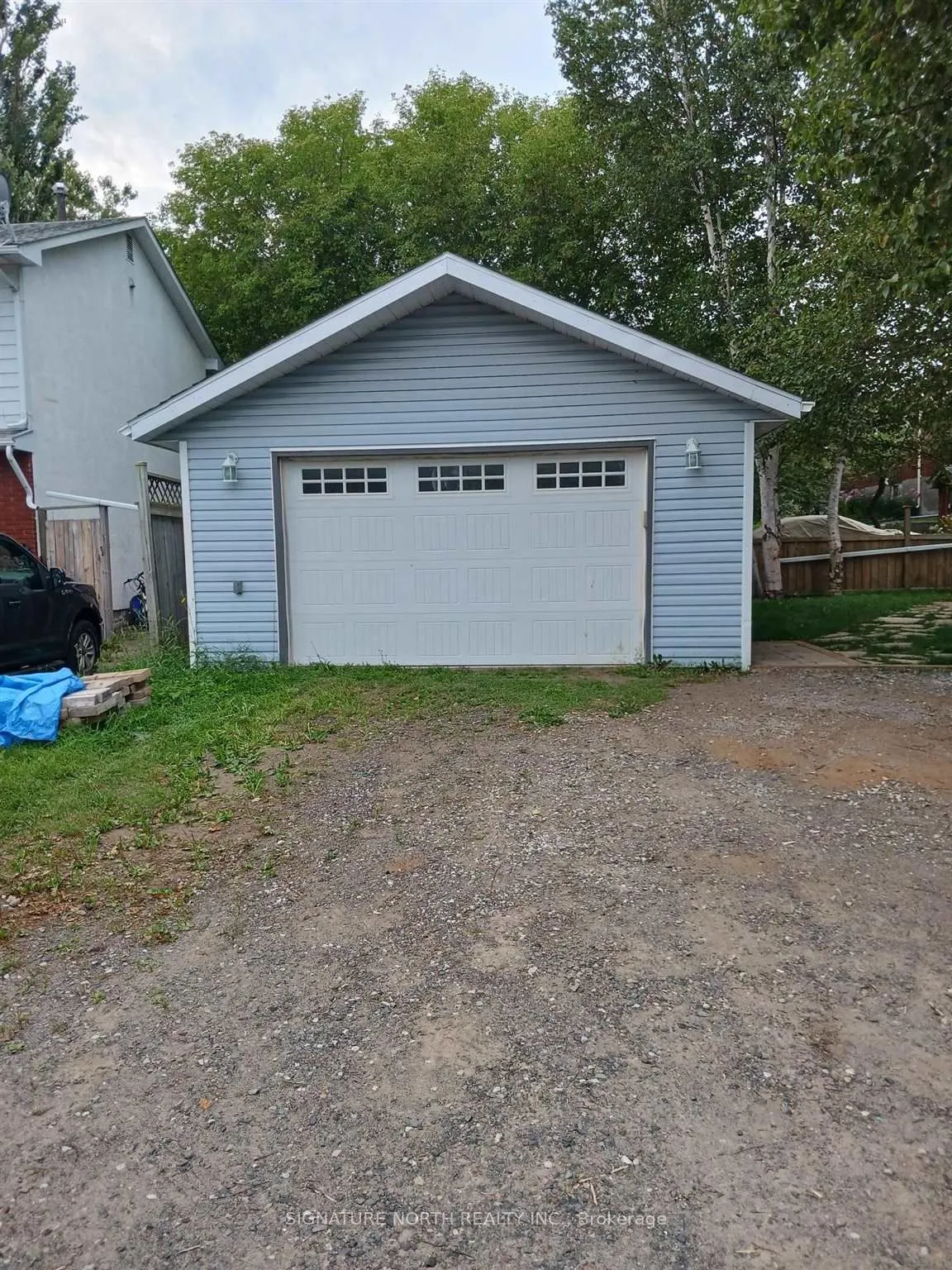 Detached in Thunder Bay