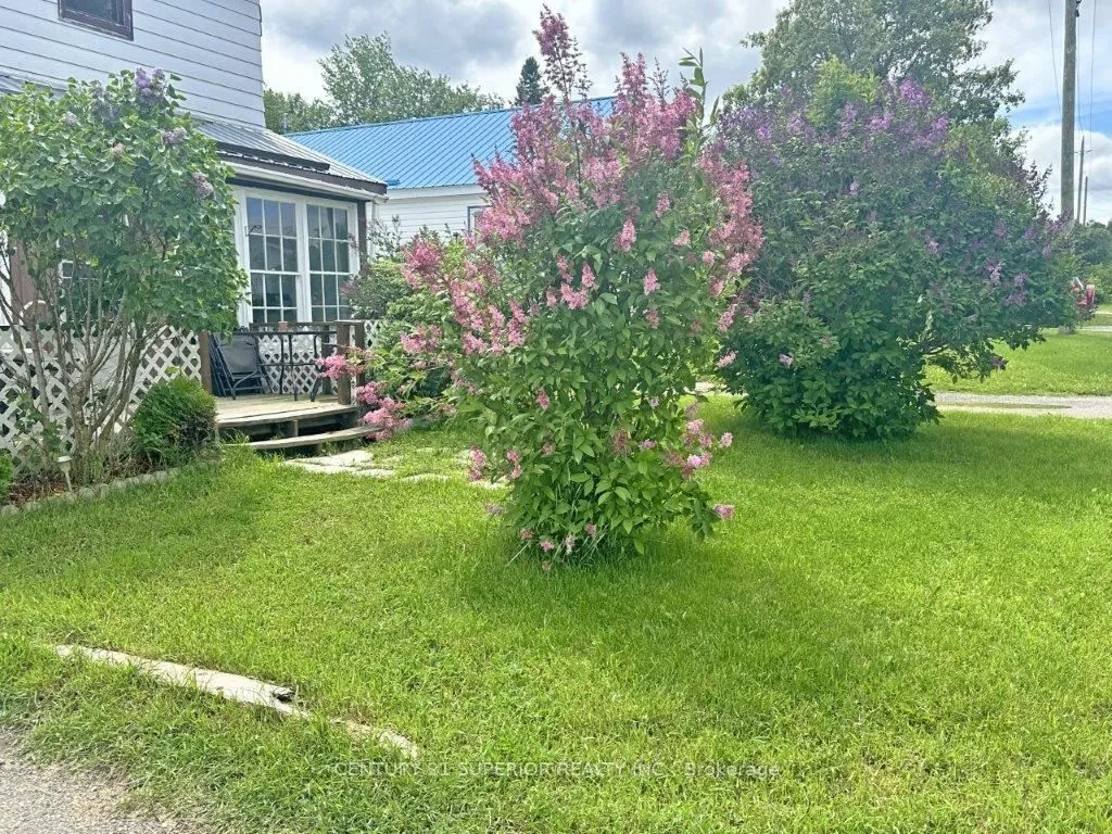 Detached in Nipigon