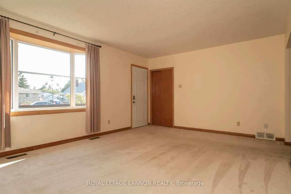 Detached in Thunder Bay