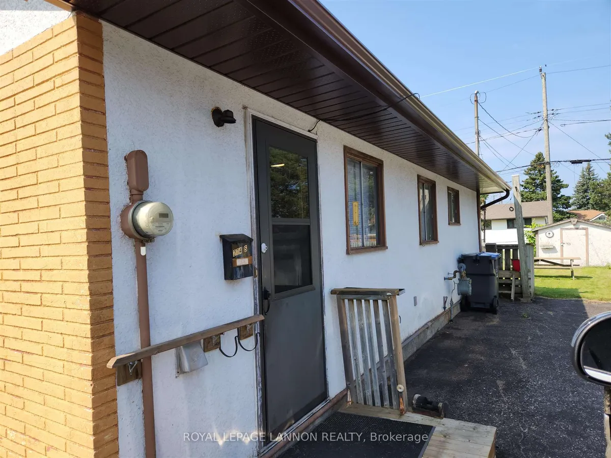 Detached in Thunder Bay