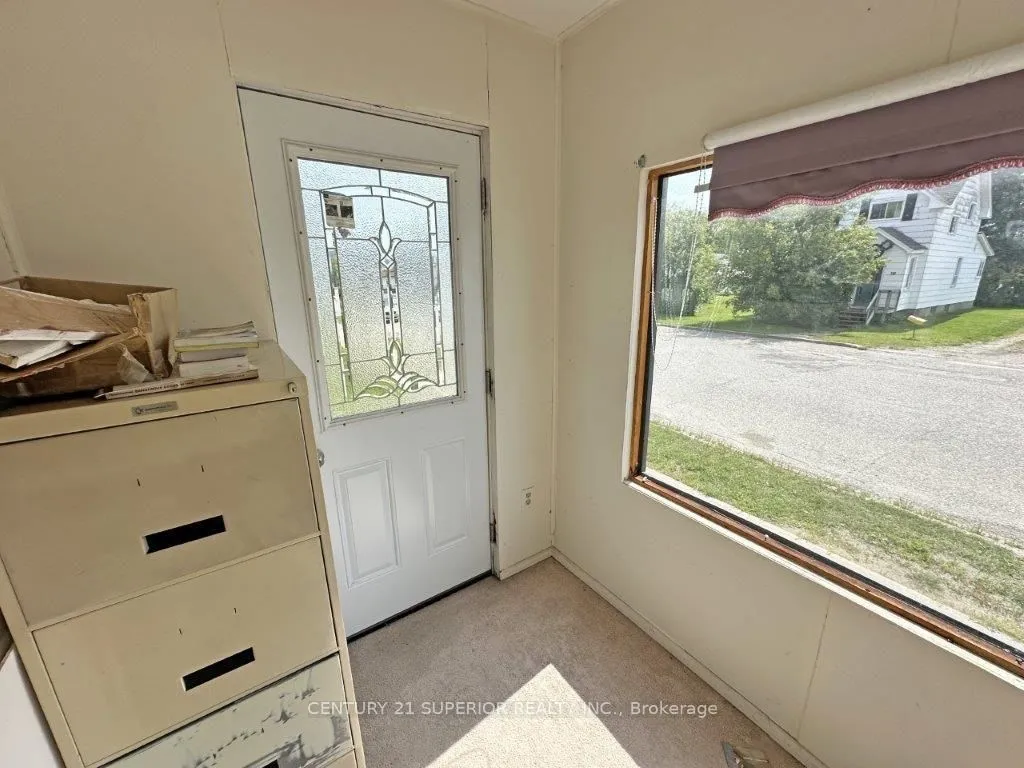 Detached in Nipigon