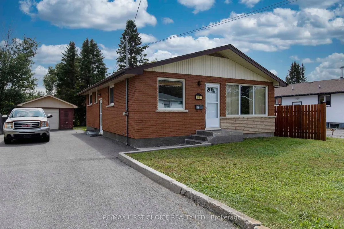 Detached in Thunder Bay