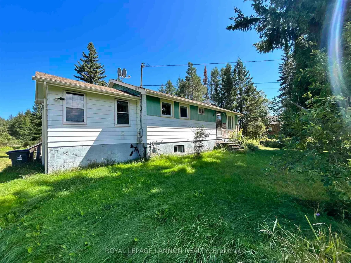 Detached in Thunder Bay