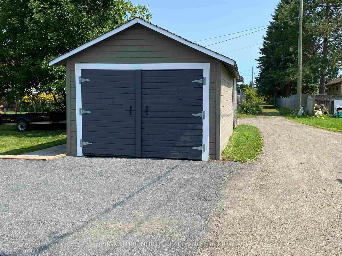 Detached in Thunder Bay