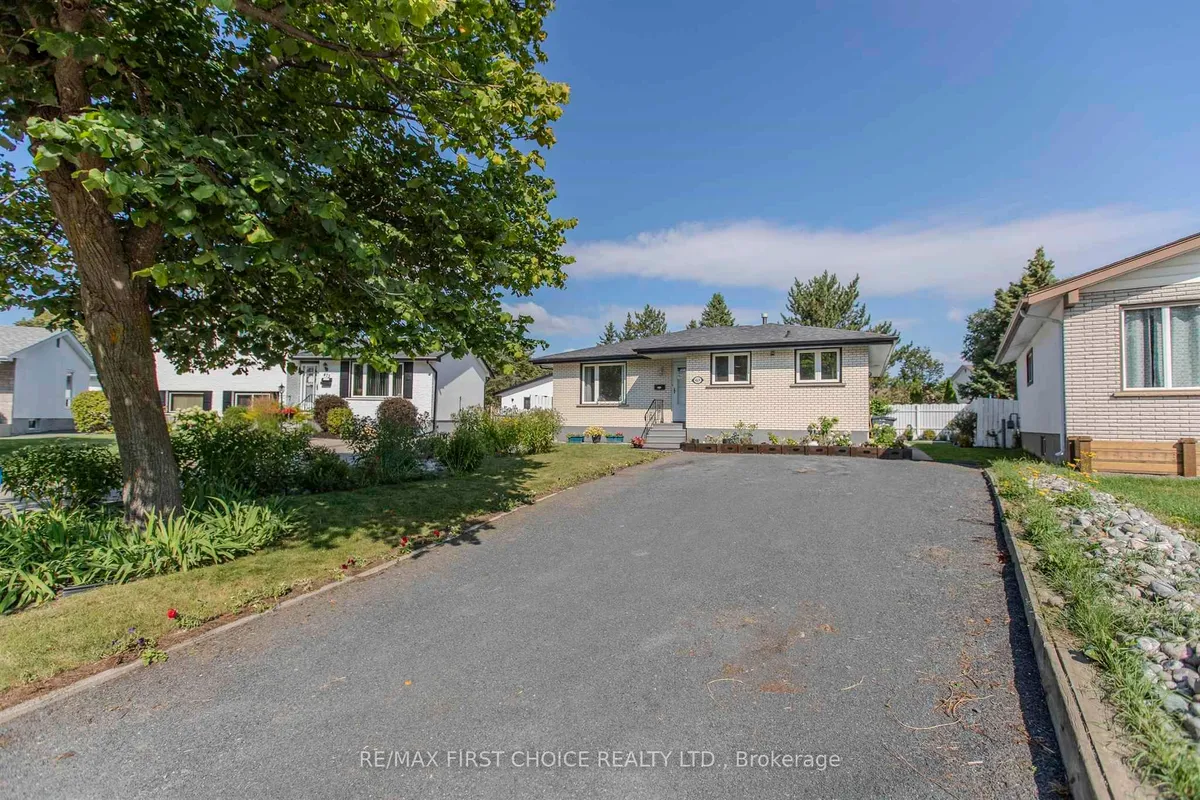 Detached in Thunder Bay