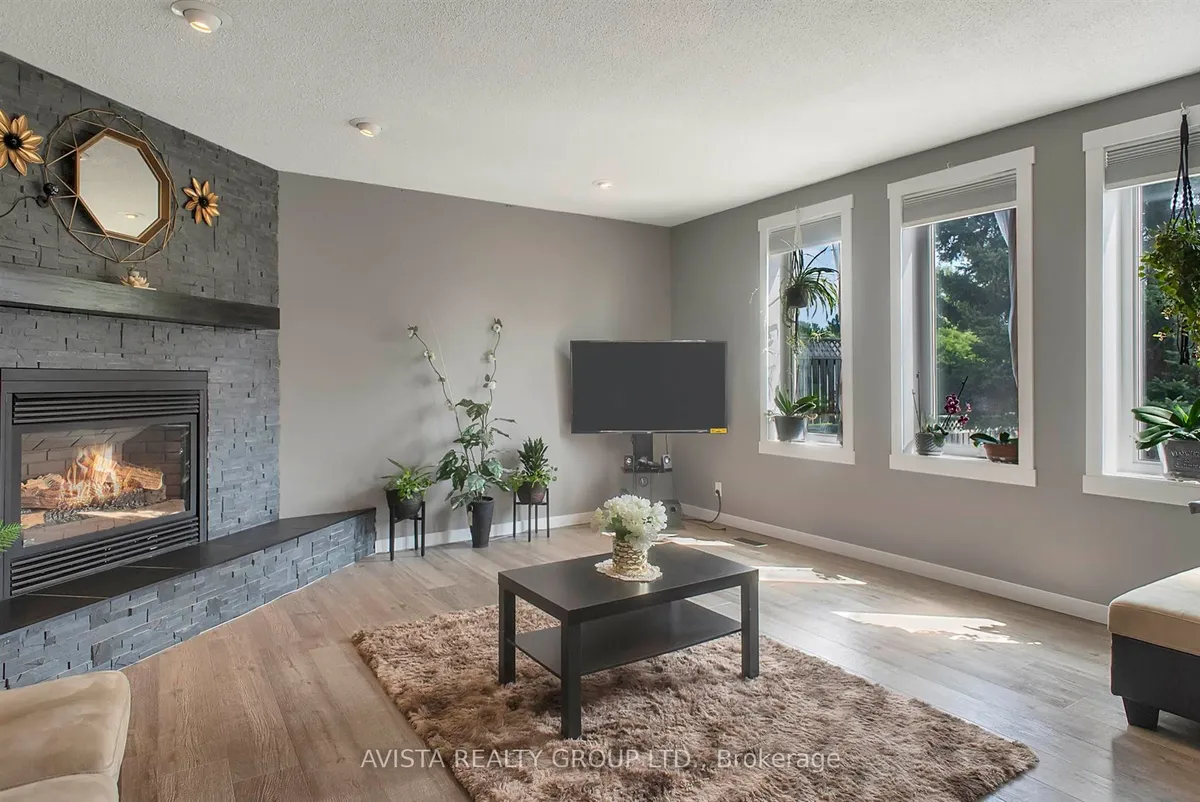Detached in Thunder Bay