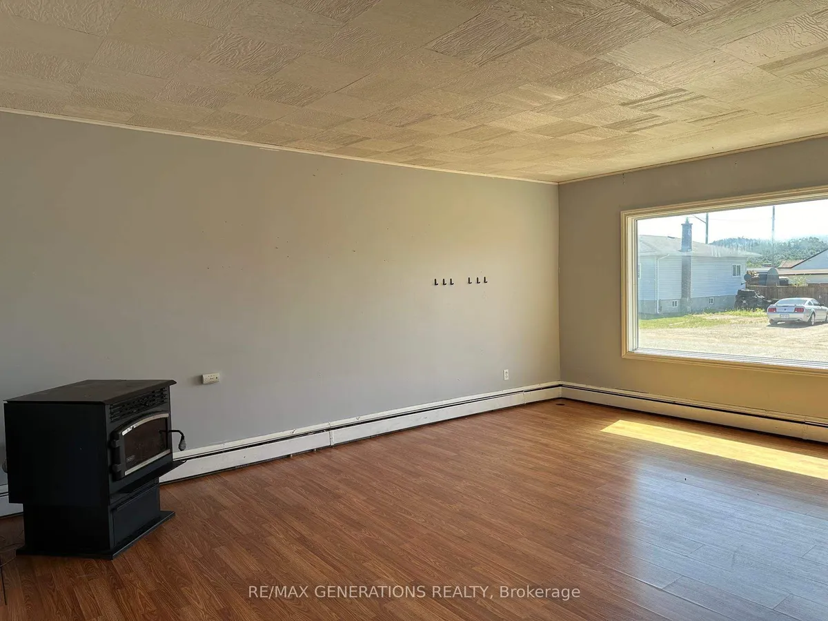 Detached in Schreiber