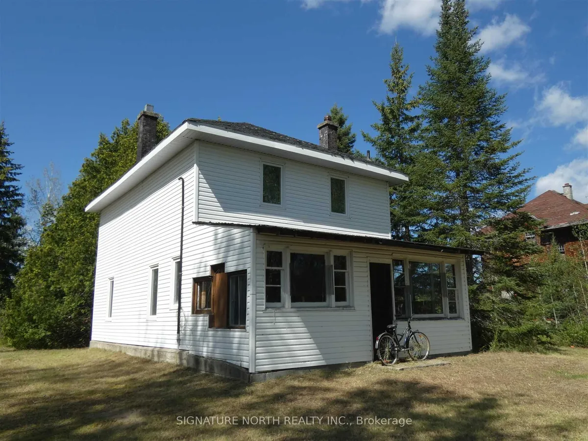 Detached in Greenstone