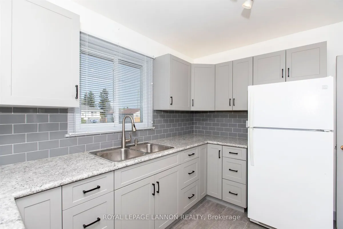 Detached in Thunder Bay
