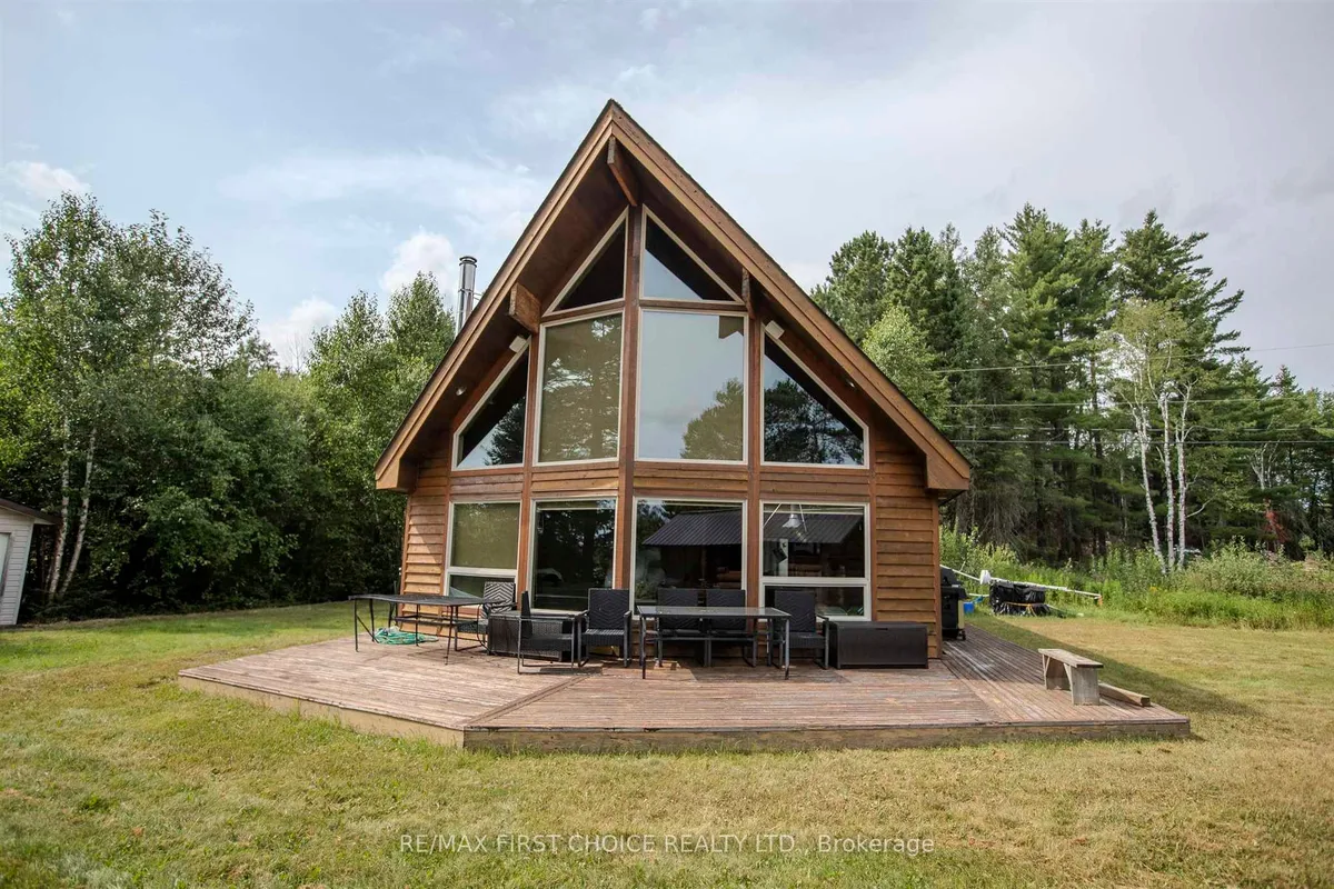 Detached in Thunder Bay Remote Area