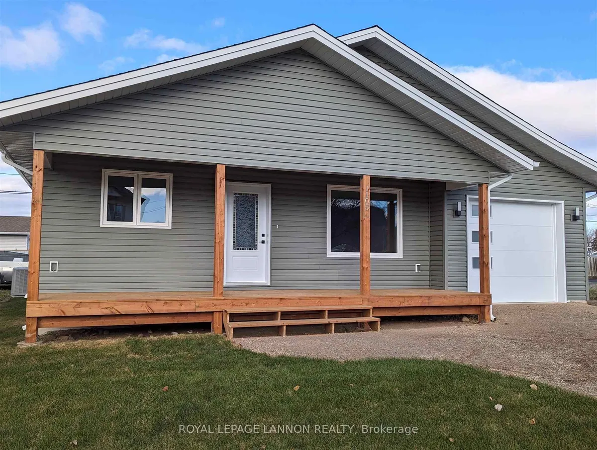 Detached in Thunder Bay