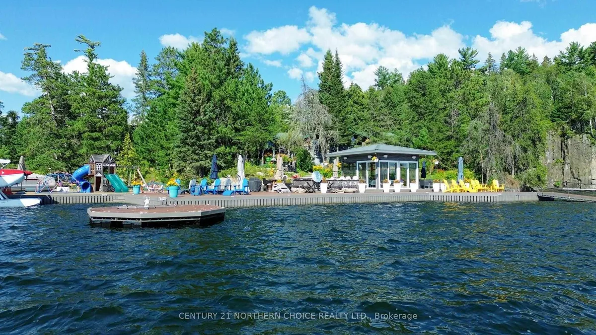 Detached in Kenora