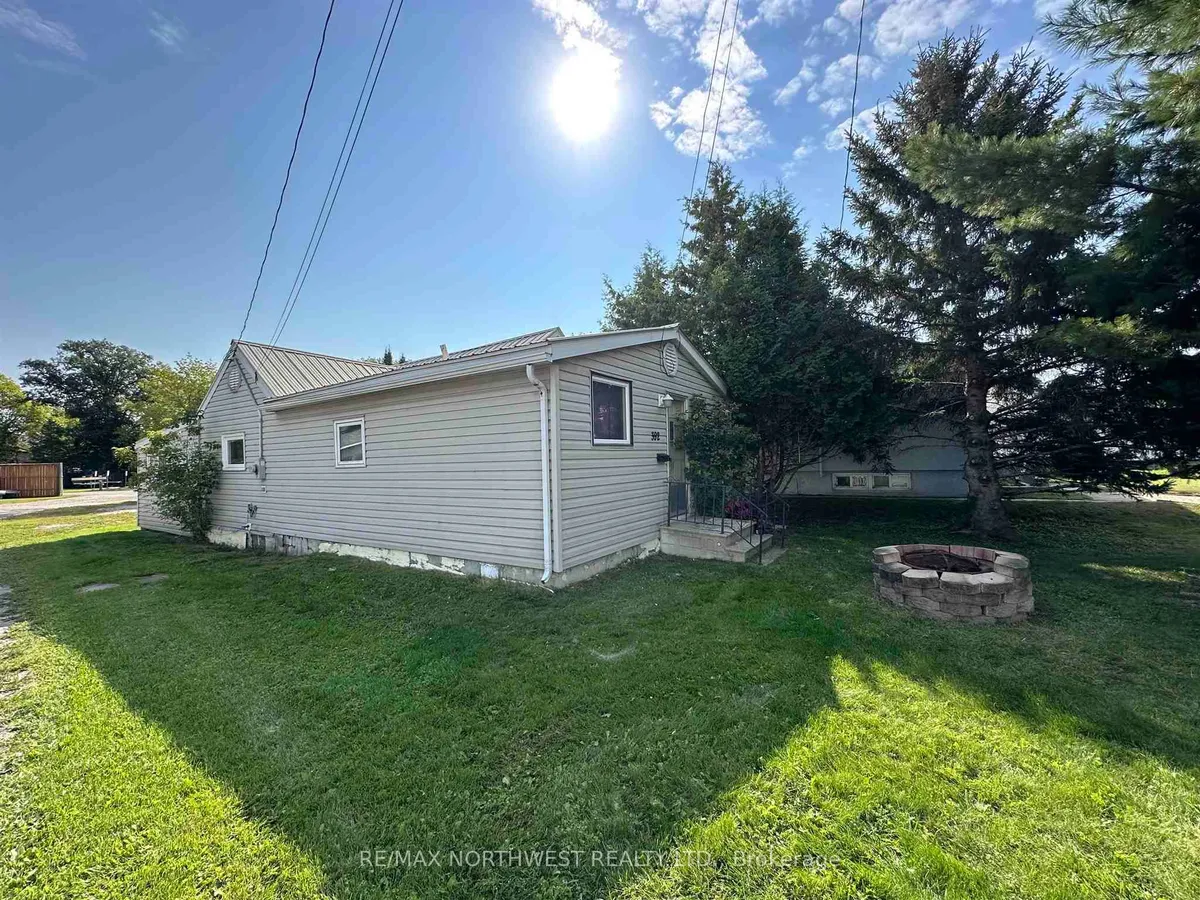 Detached in Fort Frances