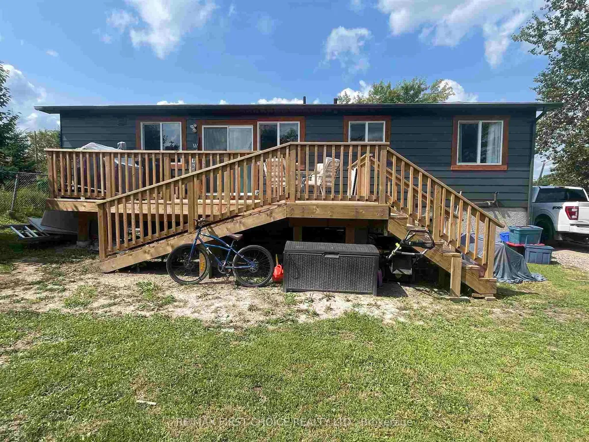 Detached in Dryden