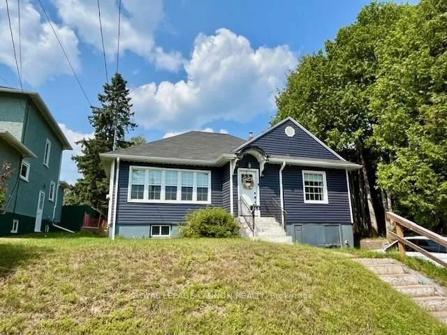 Detached in Thunder Bay