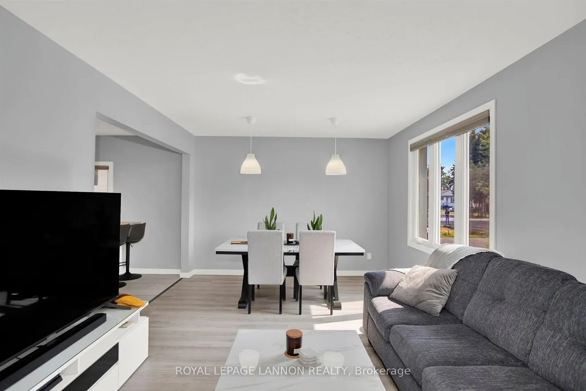 Detached in Thunder Bay