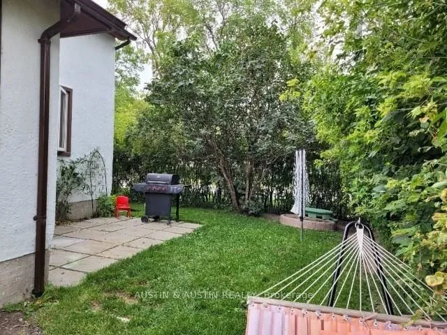 Detached in Dryden
