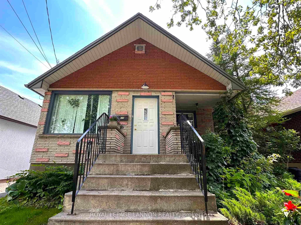 Detached in Thunder Bay