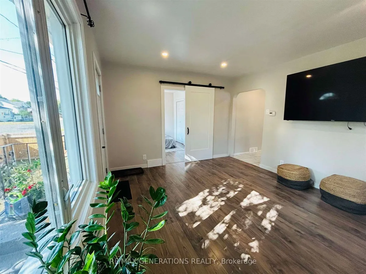 Detached in Thunder Bay