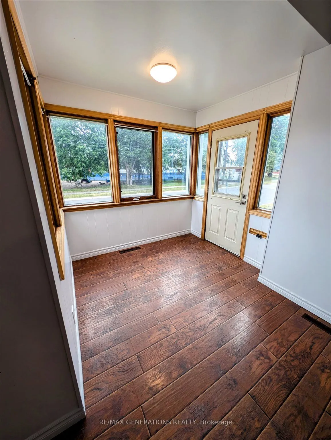 Detached in Thunder Bay