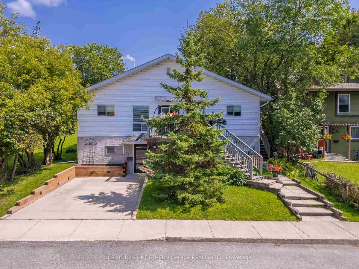 Detached in Kenora