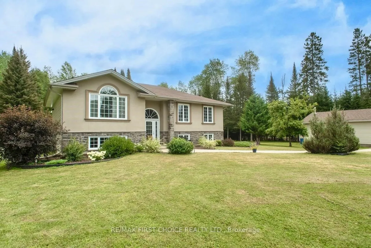 Detached in Thunder Bay
