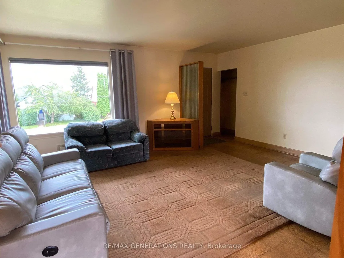 Detached in Thunder Bay