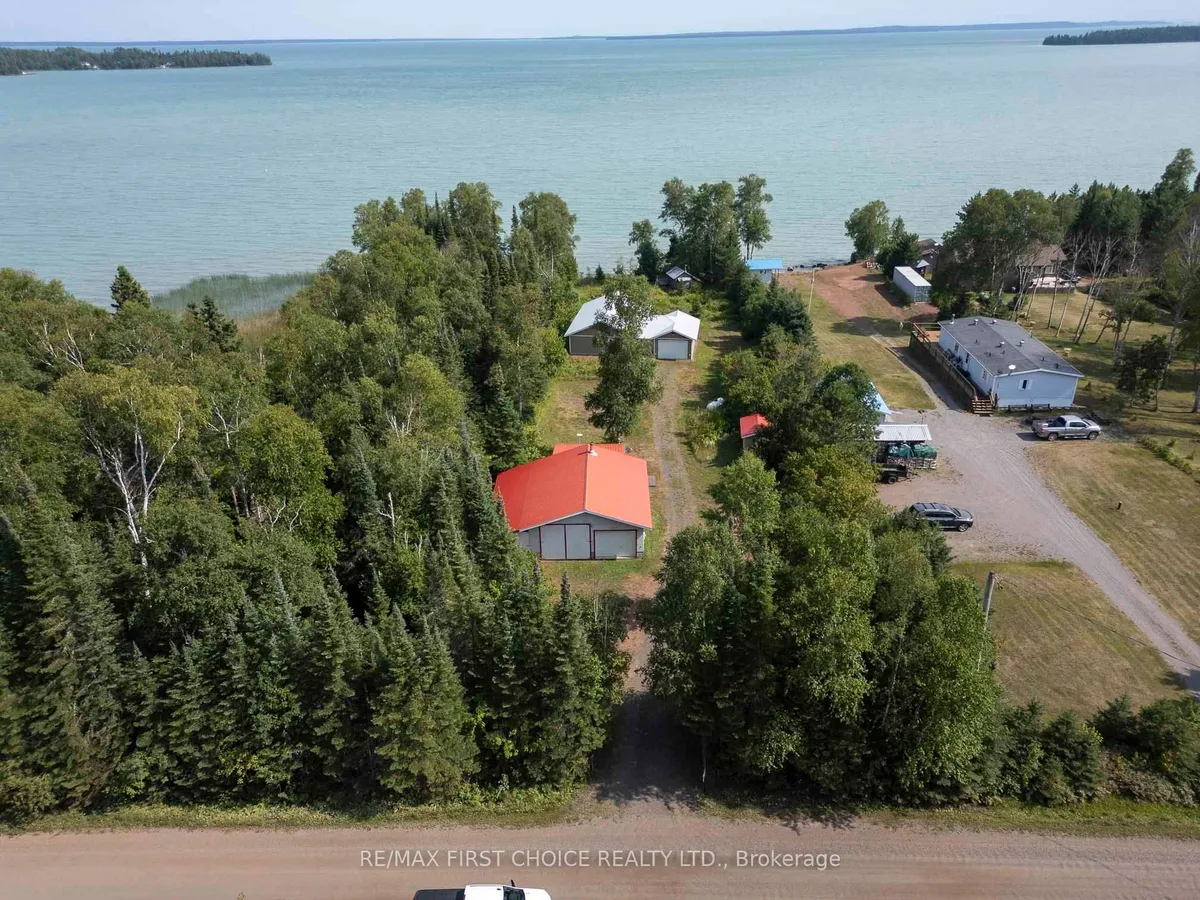Detached in Thunder Bay Remote Area