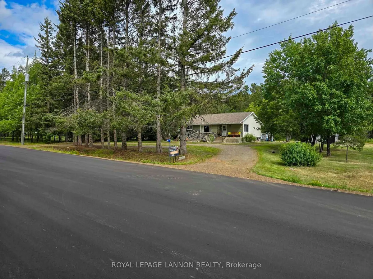 Detached in Oliver Paipoonge