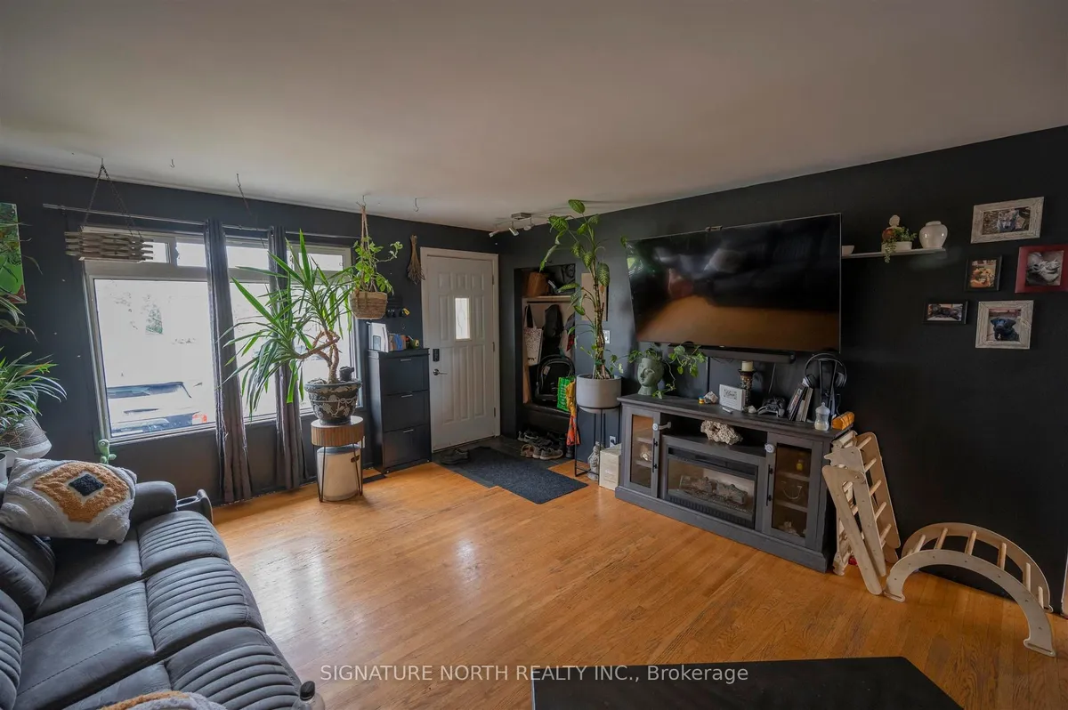 Detached in Thunder Bay