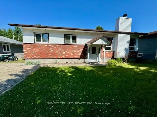 Detached in Dryden