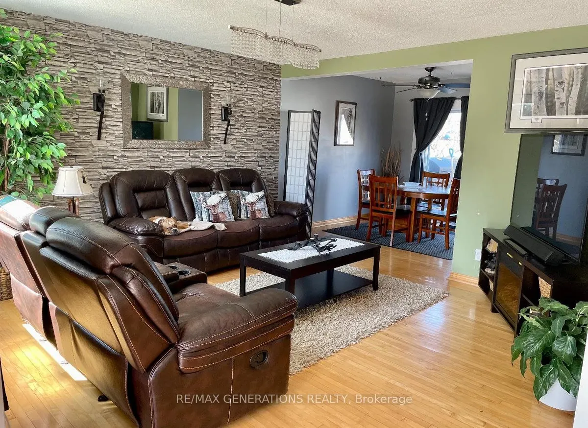 Detached in Marathon