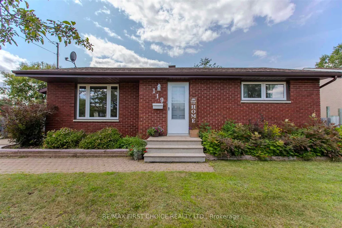 Detached in Thunder Bay