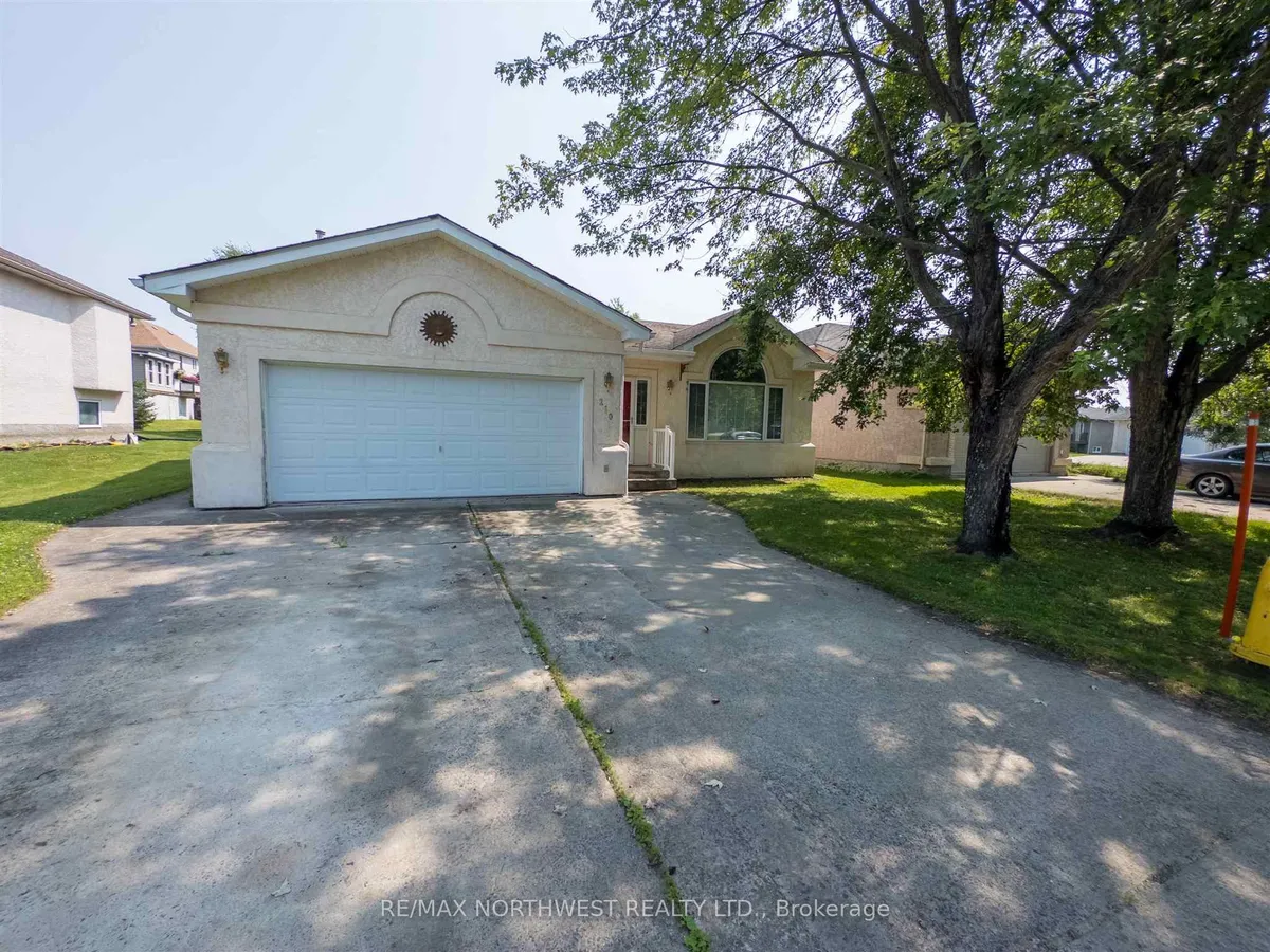 Detached in Kenora