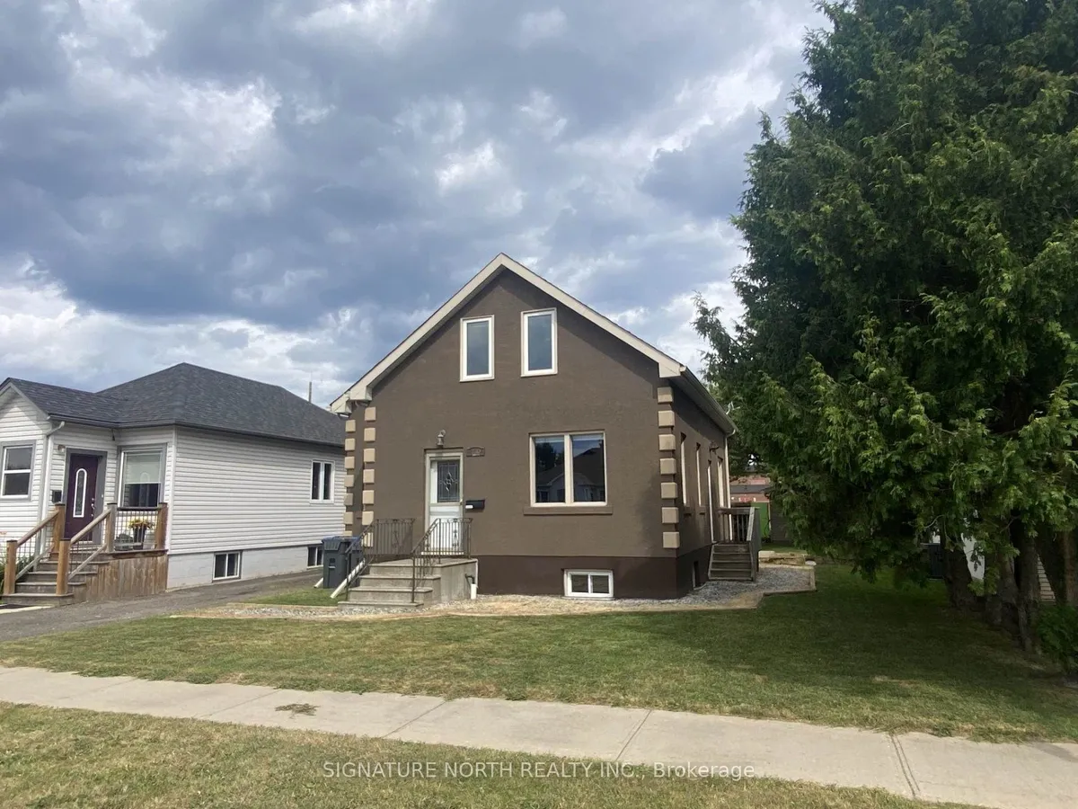 Detached in Thunder Bay