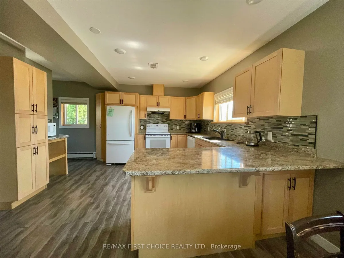 Detached in Thunder Bay