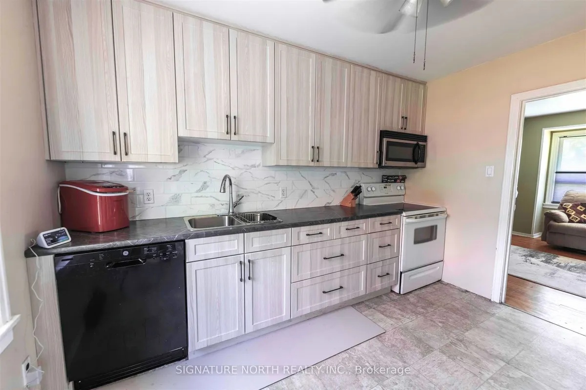 Detached in Thunder Bay