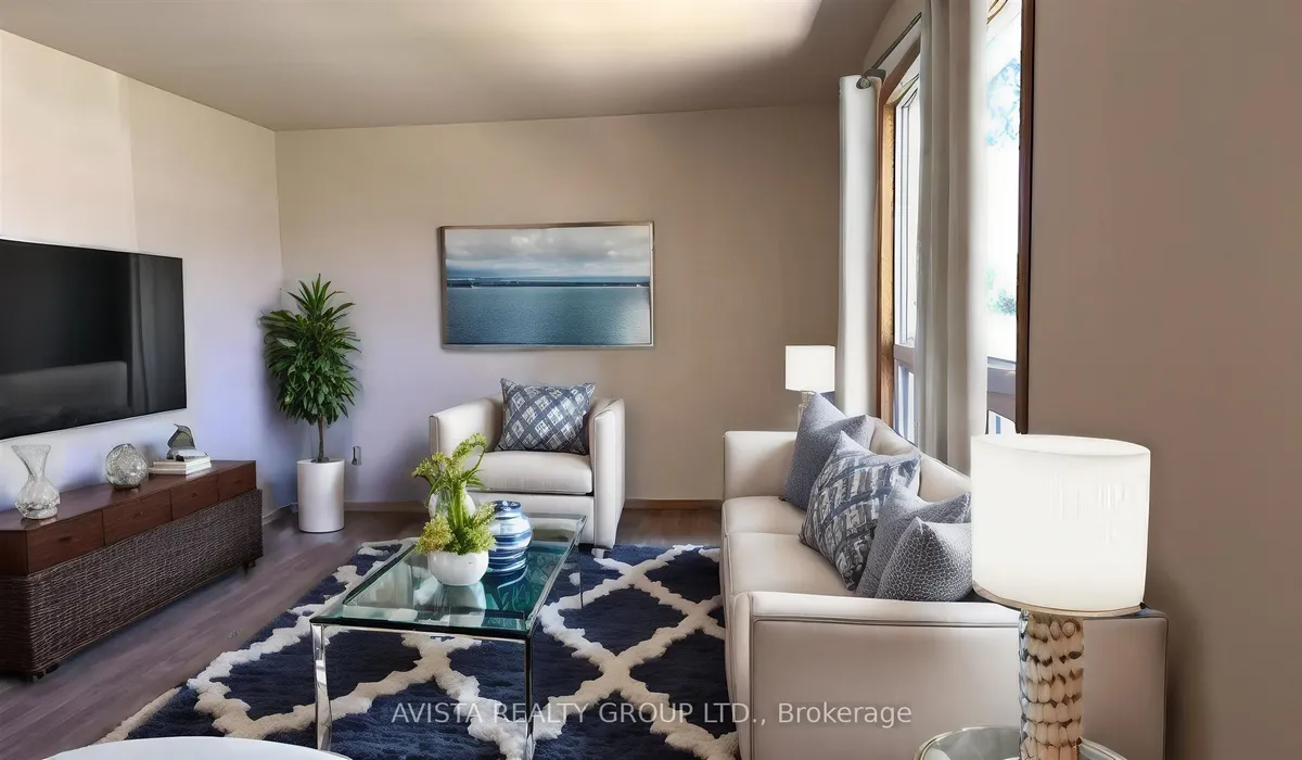Detached in Thunder Bay