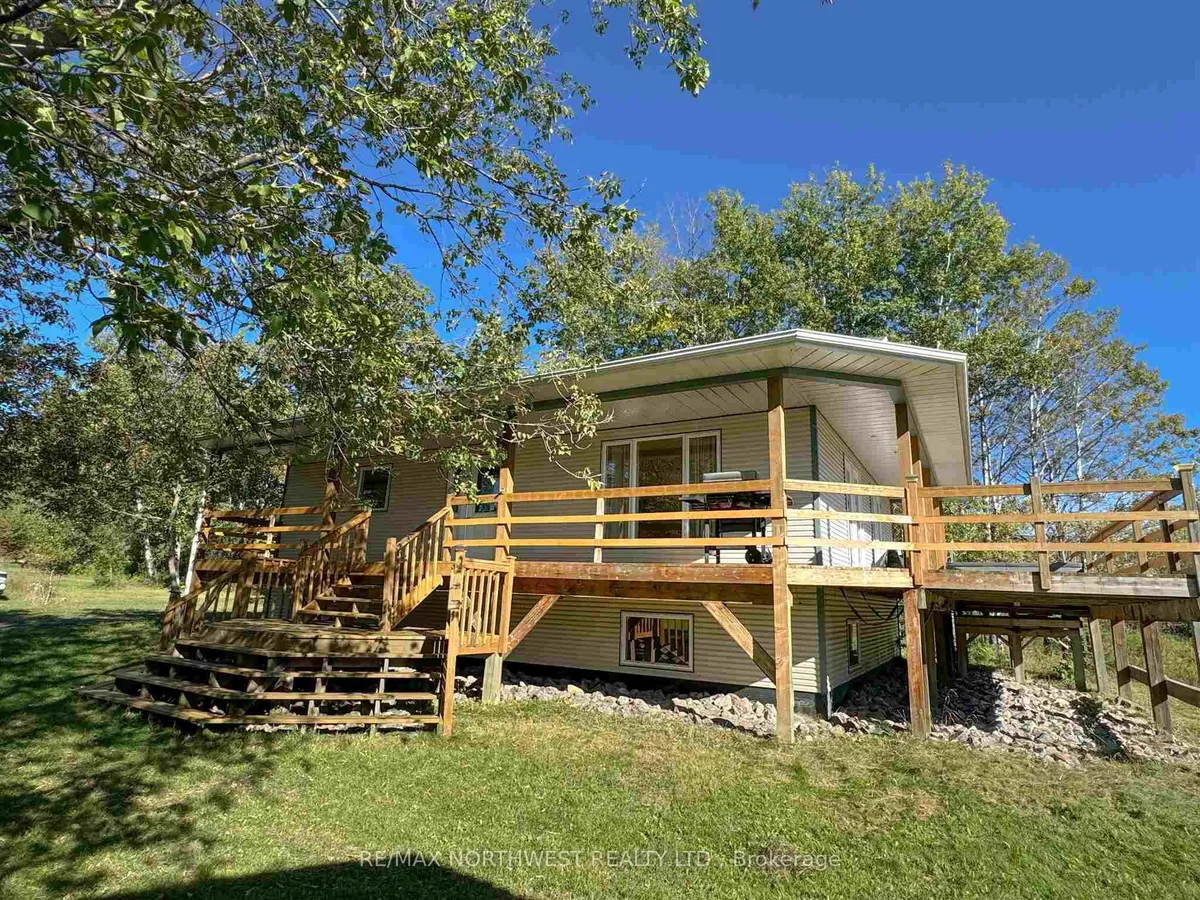 Detached in Kenora