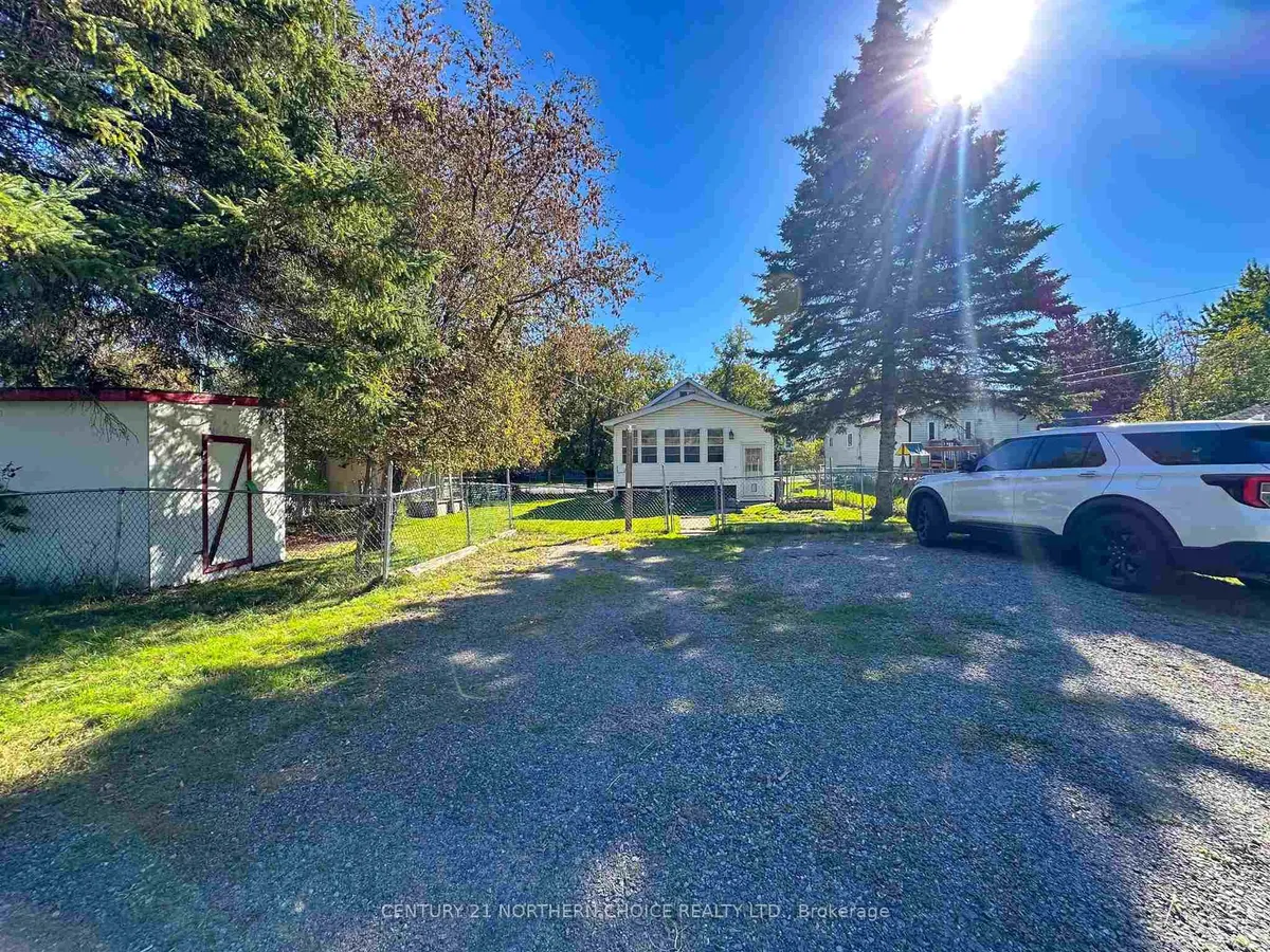 Detached in Kenora